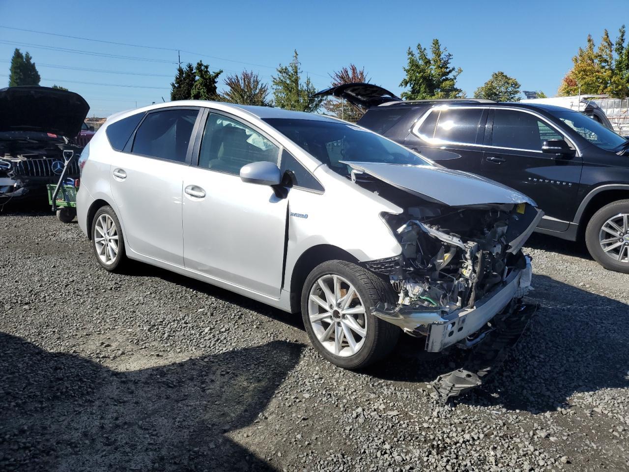 2013 Toyota Prius V - Image 4