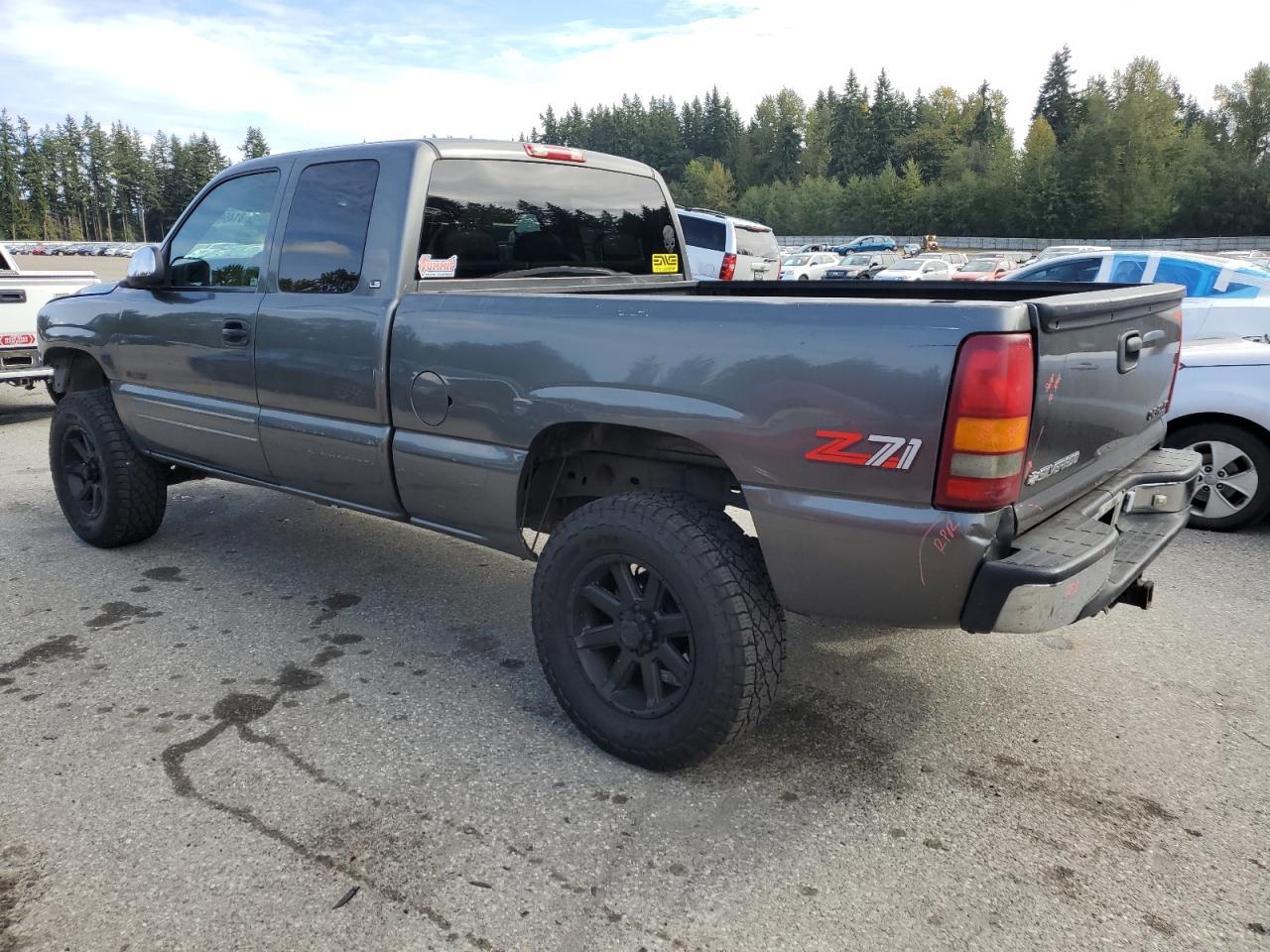 1999 Chevrolet Silverado K1500 - Image 2