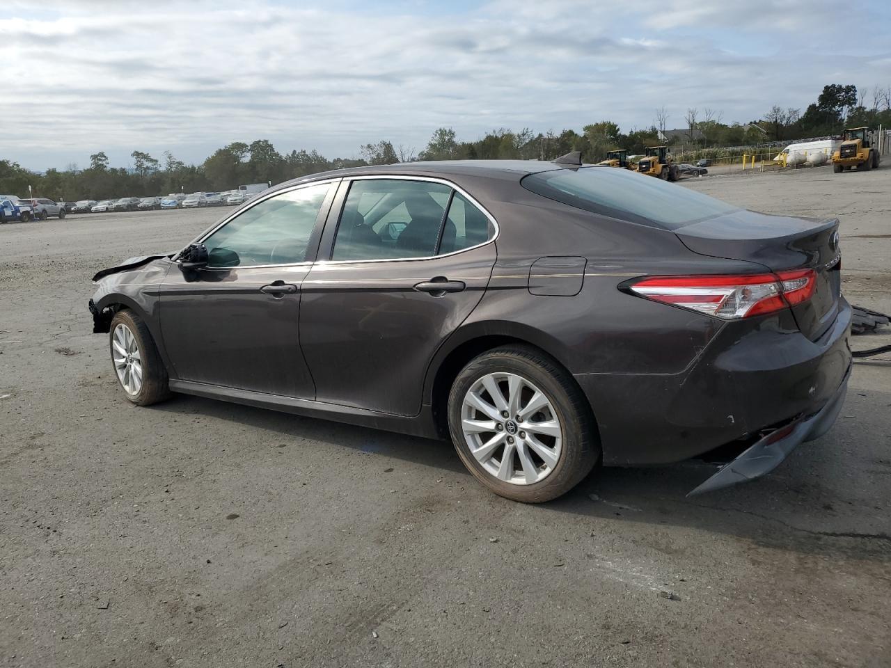 2019 Toyota Camry L - Фото 2