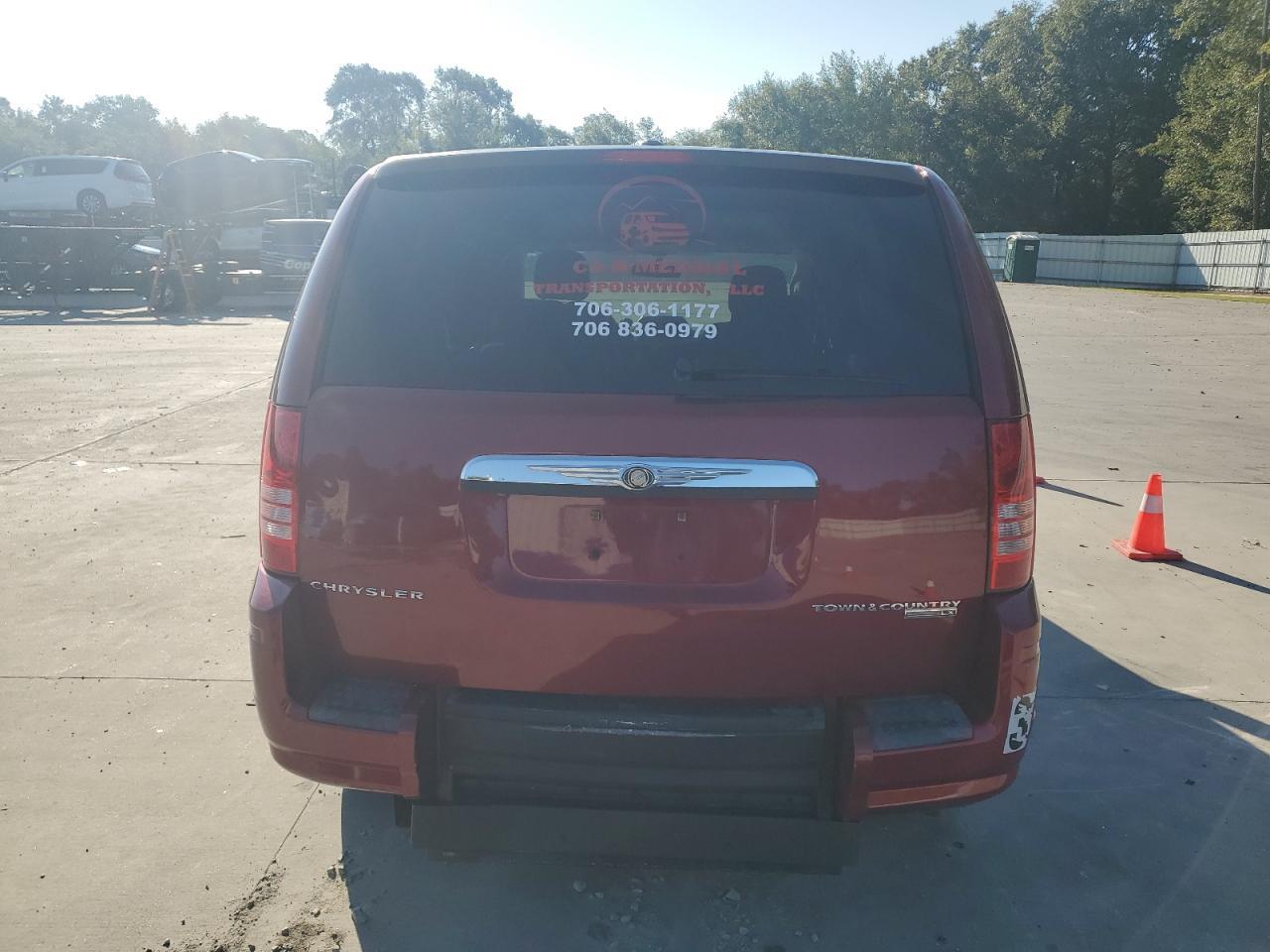 2010 Chrysler Town & Country Lx - Фото 6