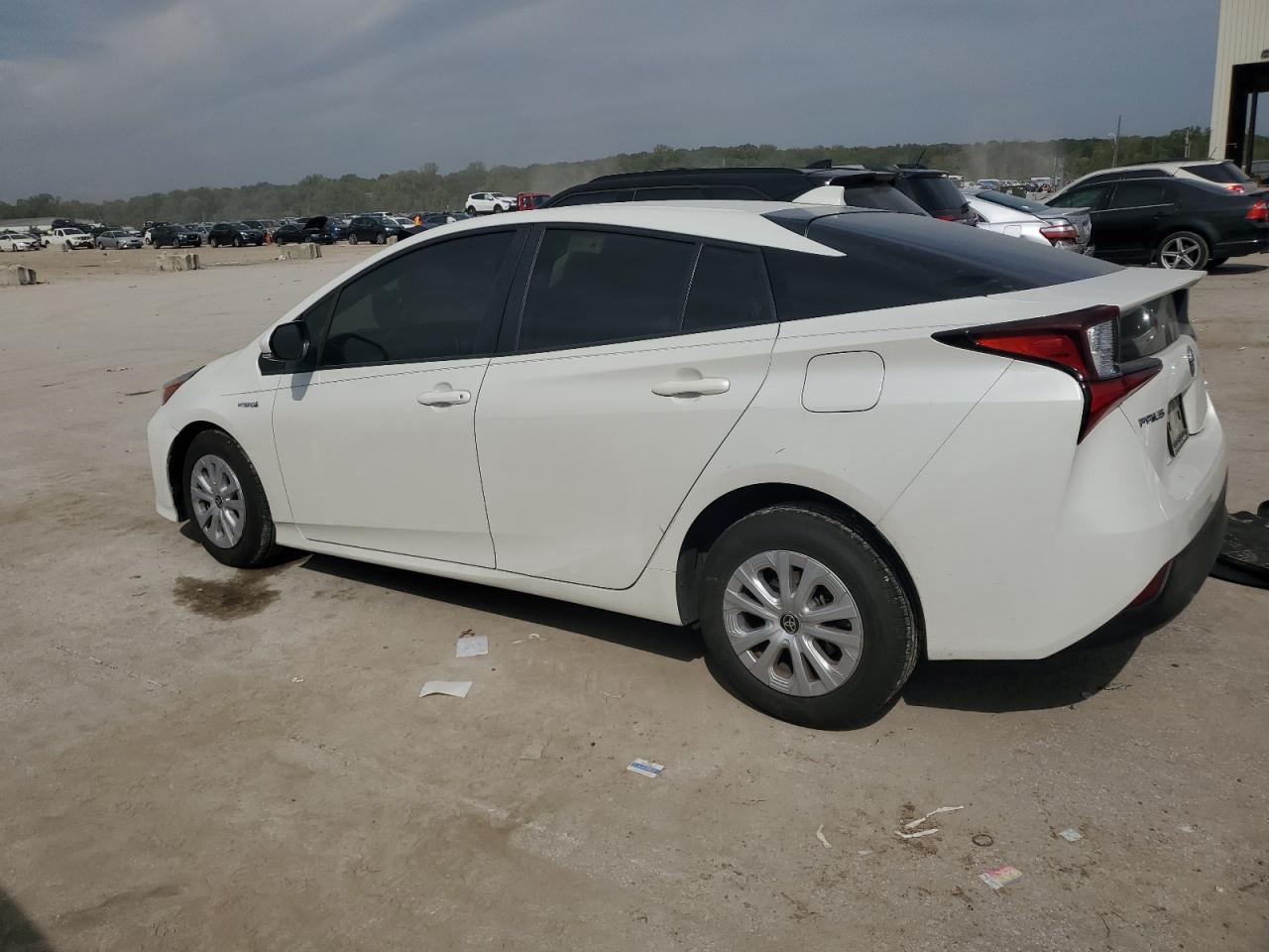 2020 Toyota Prius L - Image 2