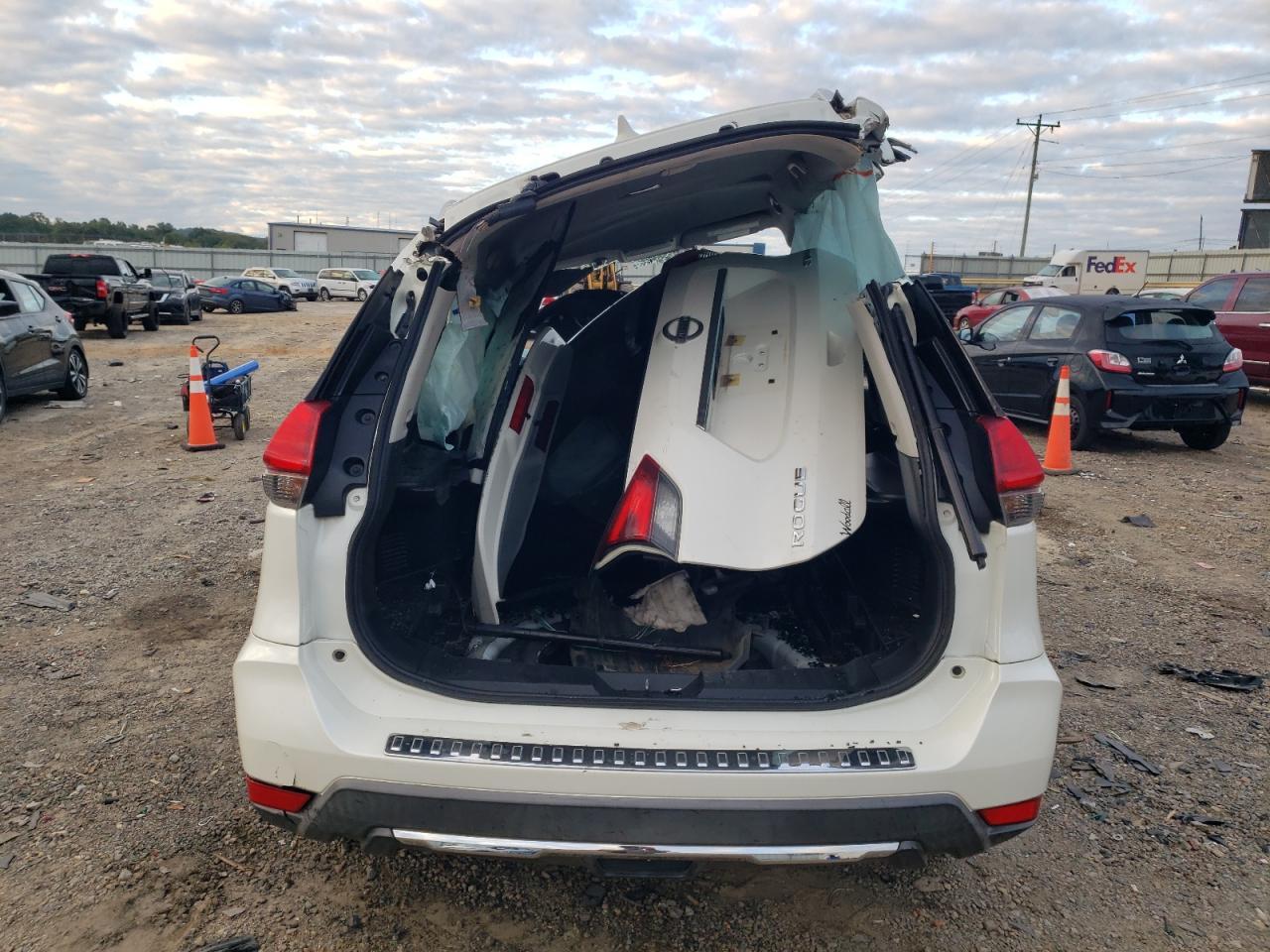 2018 Nissan Rogue S - Image 6