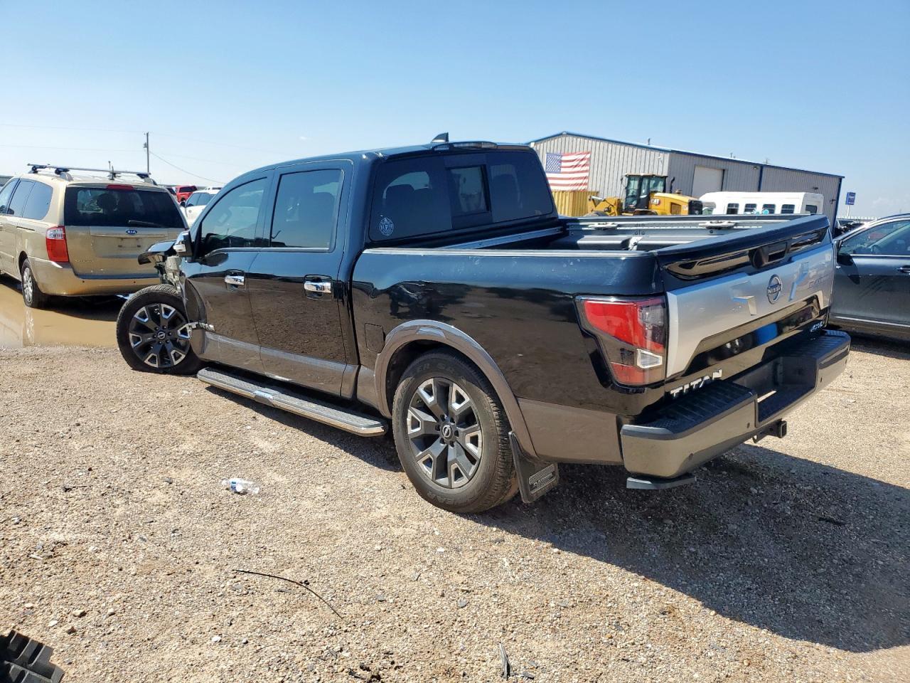 2024 Nissan Titan Pro-4X - Фото 2