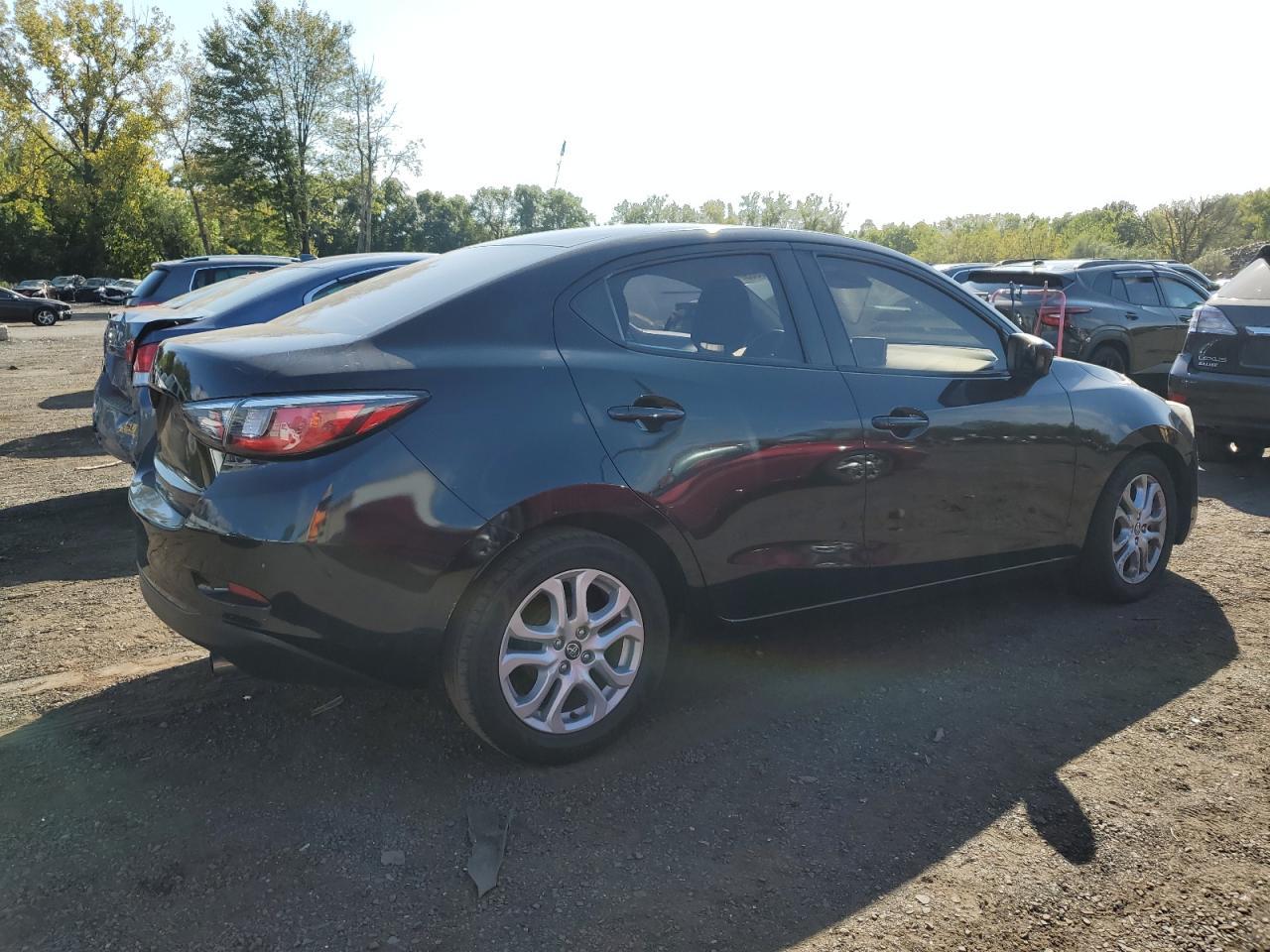 2017 Toyota Yaris Ia - Фото 3