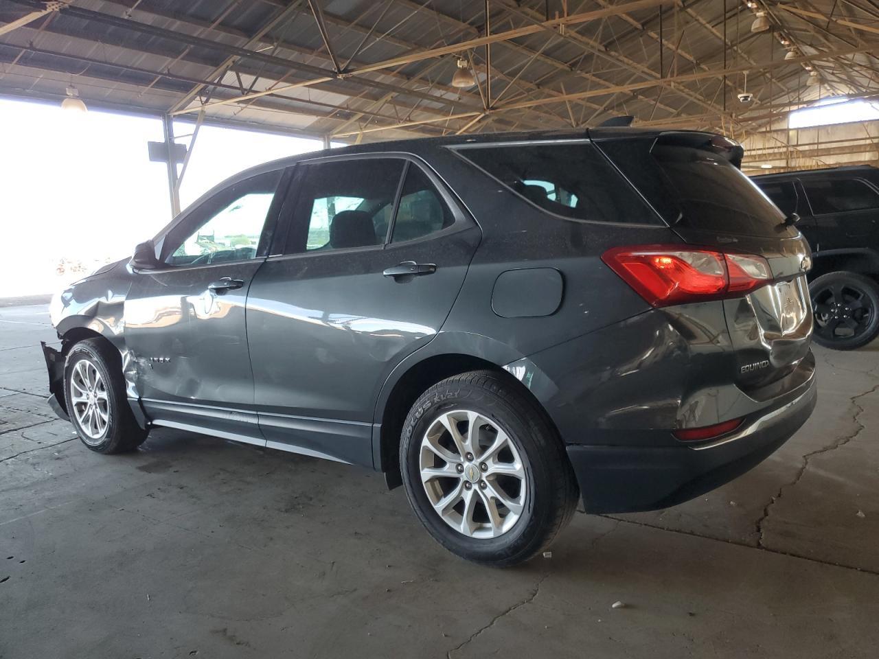 2018 Chevrolet Equinox Ls - Фото 2