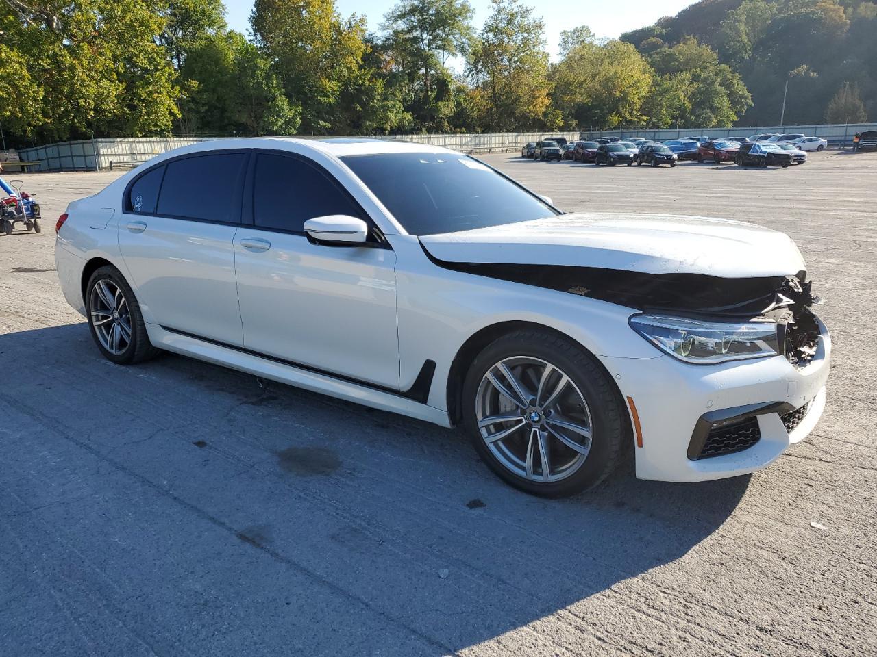 2017 BMW 750 Xi - Image 4