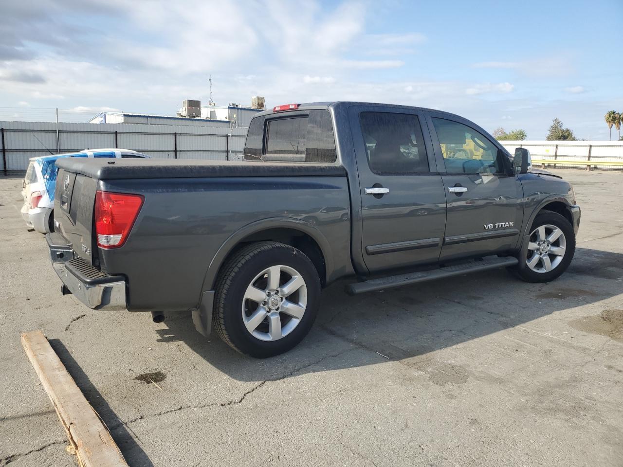 2010 Nissan Titan Xe - Image 3