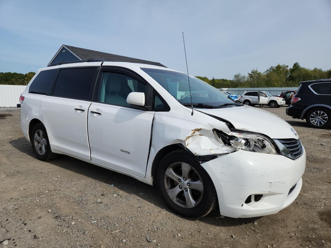 2013 Toyota Sienna Le - Image 4