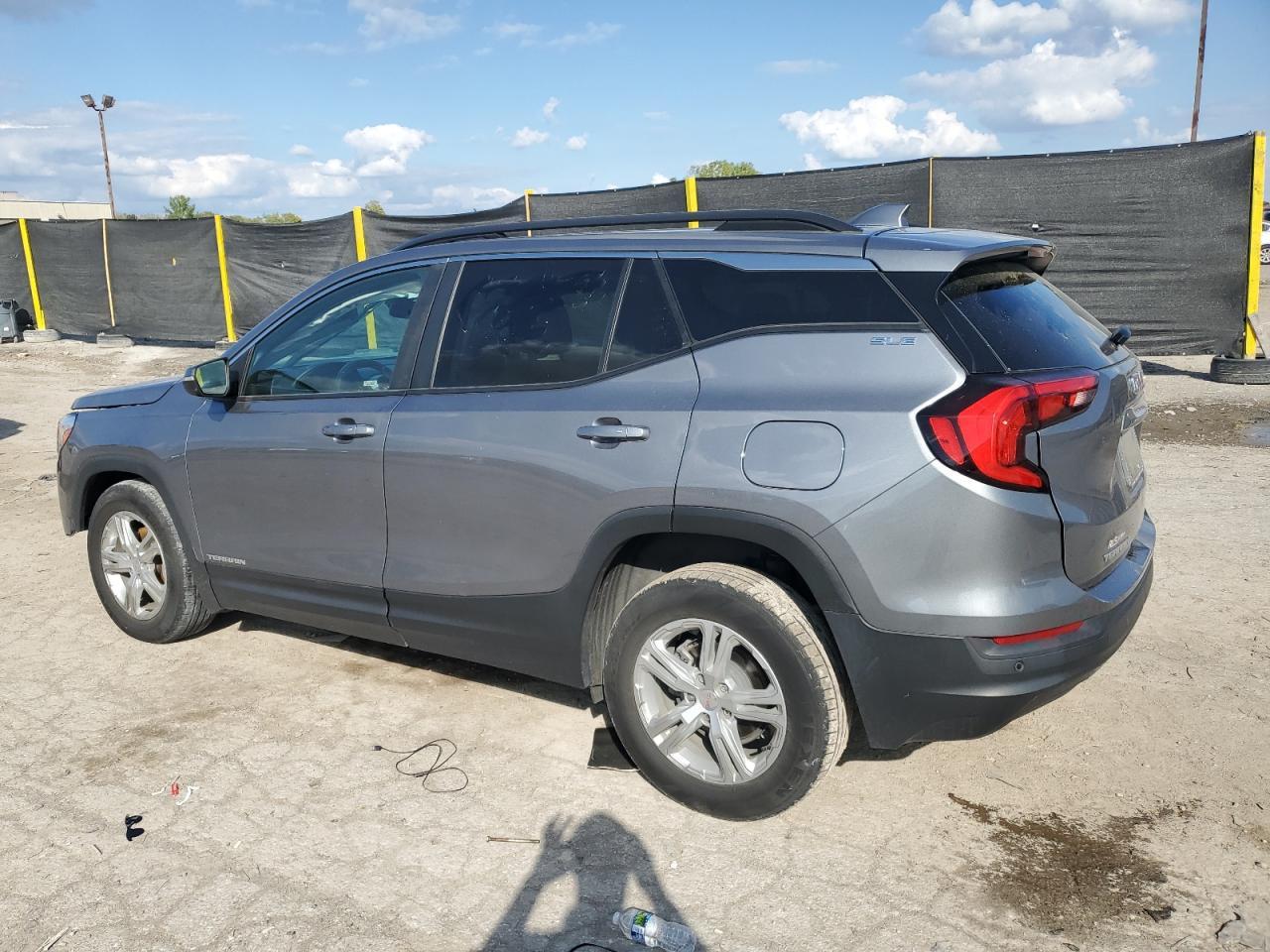 2021 GMC Terrain Sle - Image 2