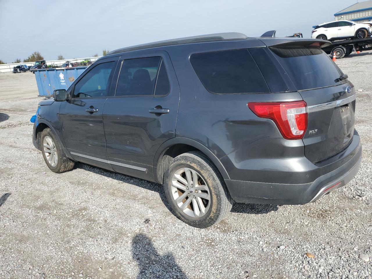 2017 Ford Explorer Xlt - Image 2