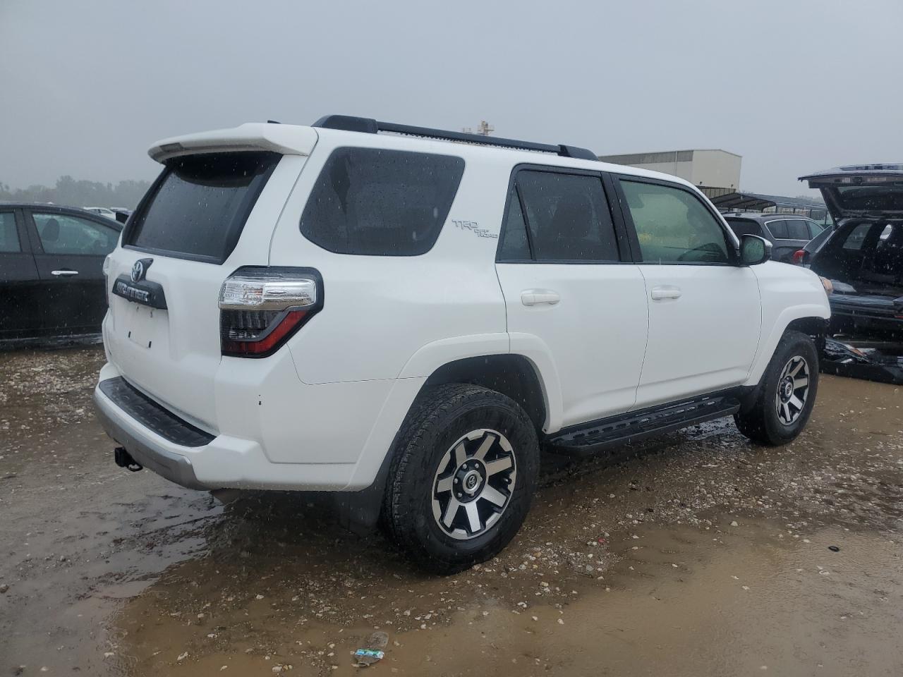 2021 Toyota 4Runner Sr5/Sr5 Premium - Image 3
