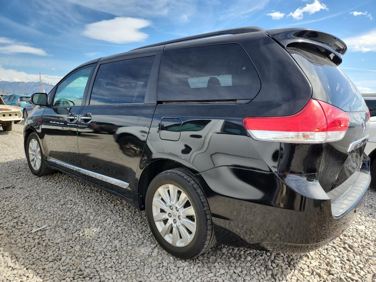2014 Toyota Sienna Xle - Фото 2