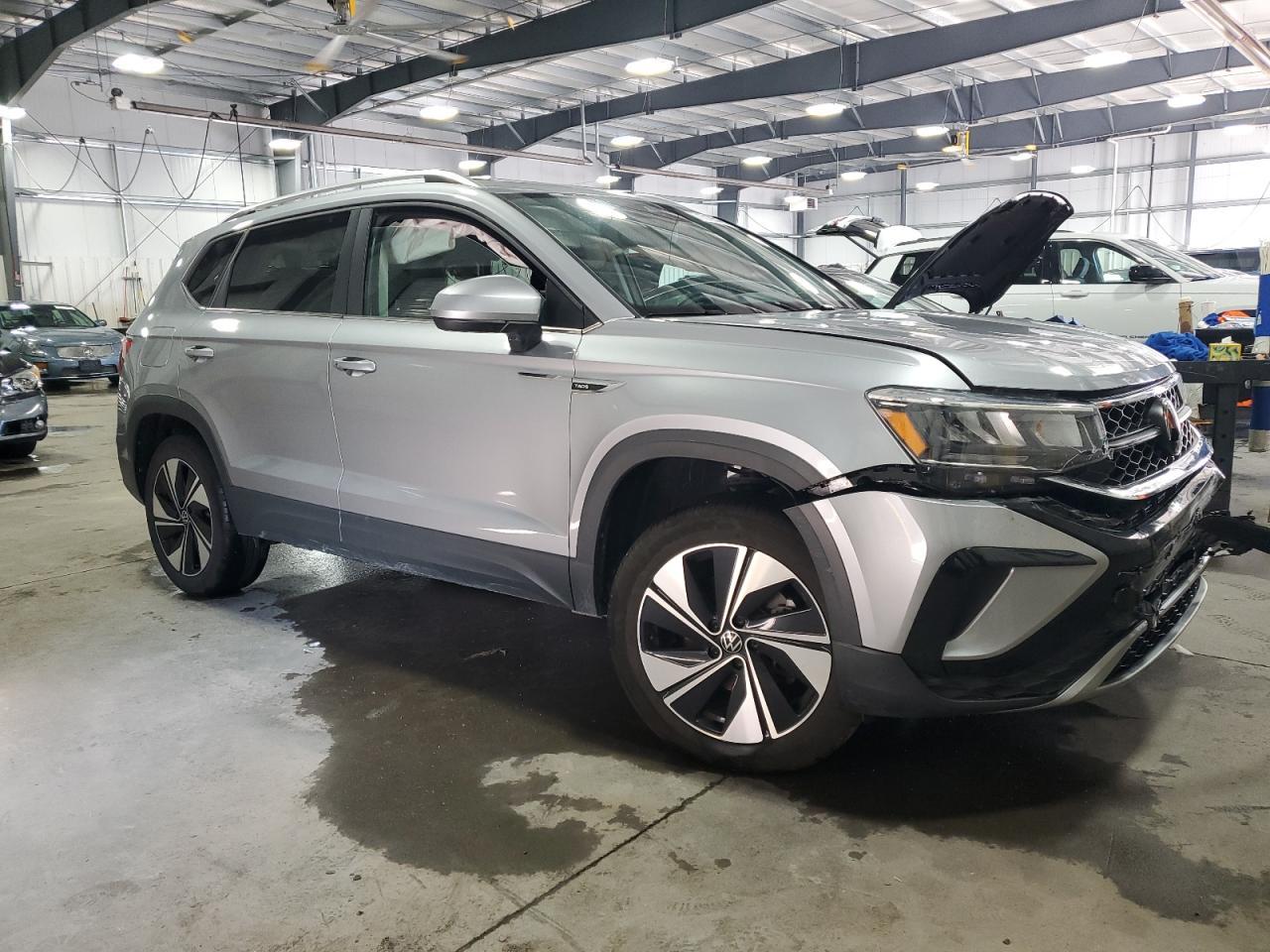 2024 Volkswagen Taos Se - Фото 4