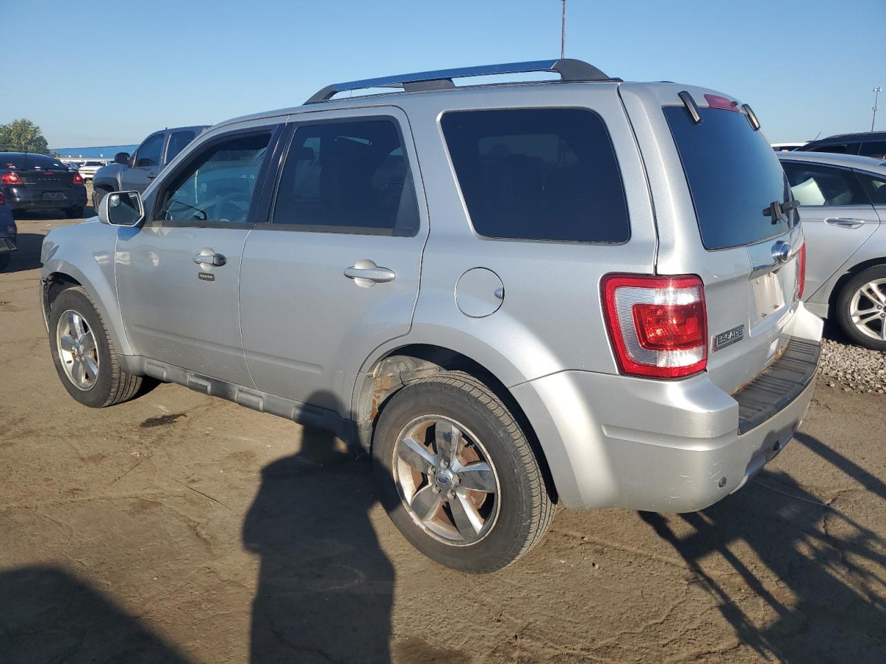 2010 Ford Escape Limited - Фото 2