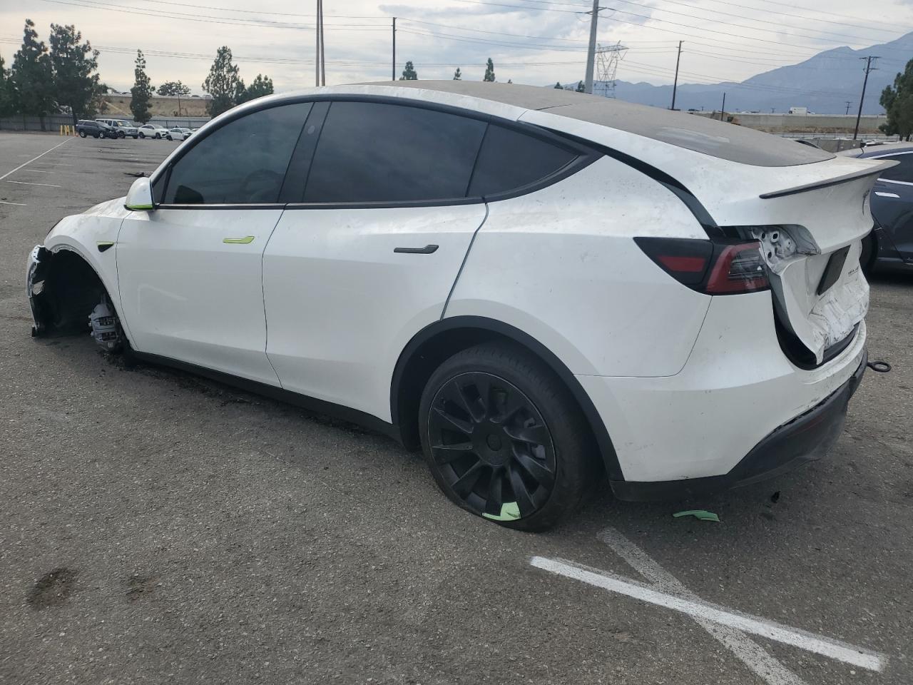 2025 Tesla Model Y - Image 2