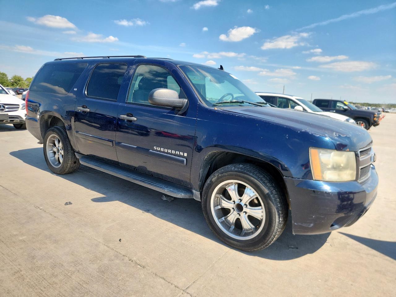 2007 Chevrolet Suburban C1500 - Image 4