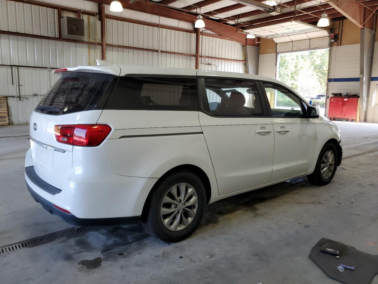 2020 Kia Sedona L - Image 3
