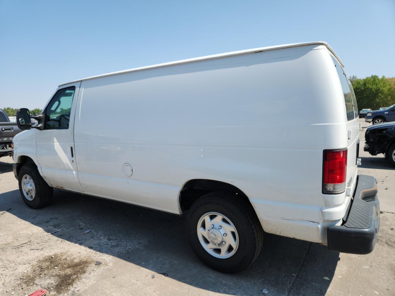 2013 Ford Econoline E250 Van - Фото 2
