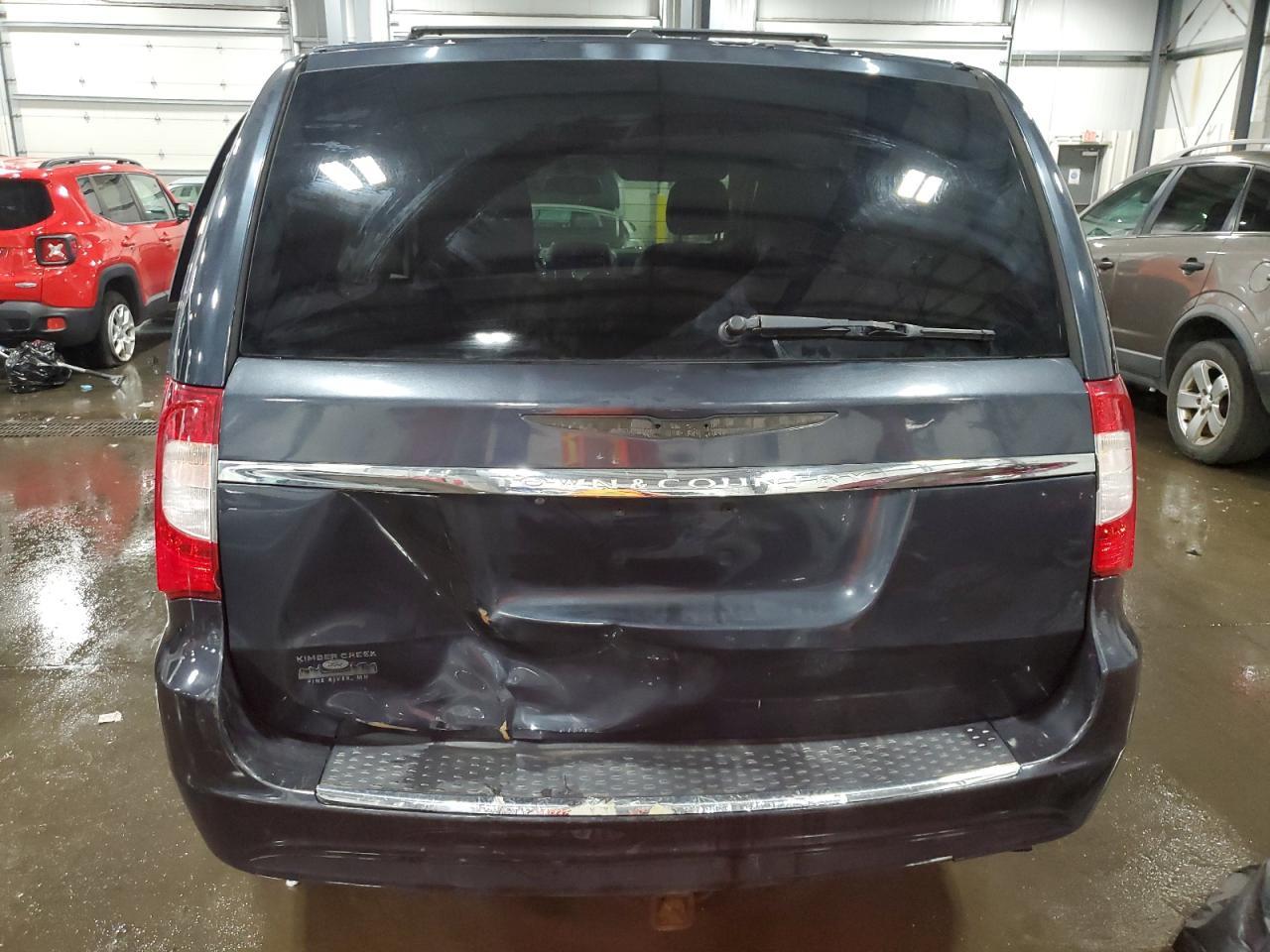 2014 Chrysler Town & Country Touring - Image 6