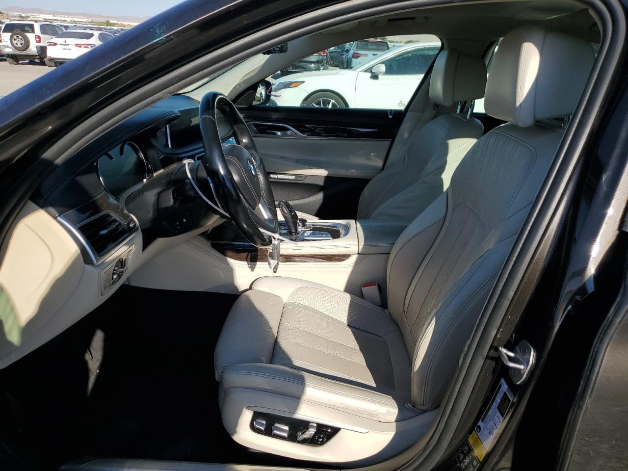 2016 BMW 750 Xi - Фото 7