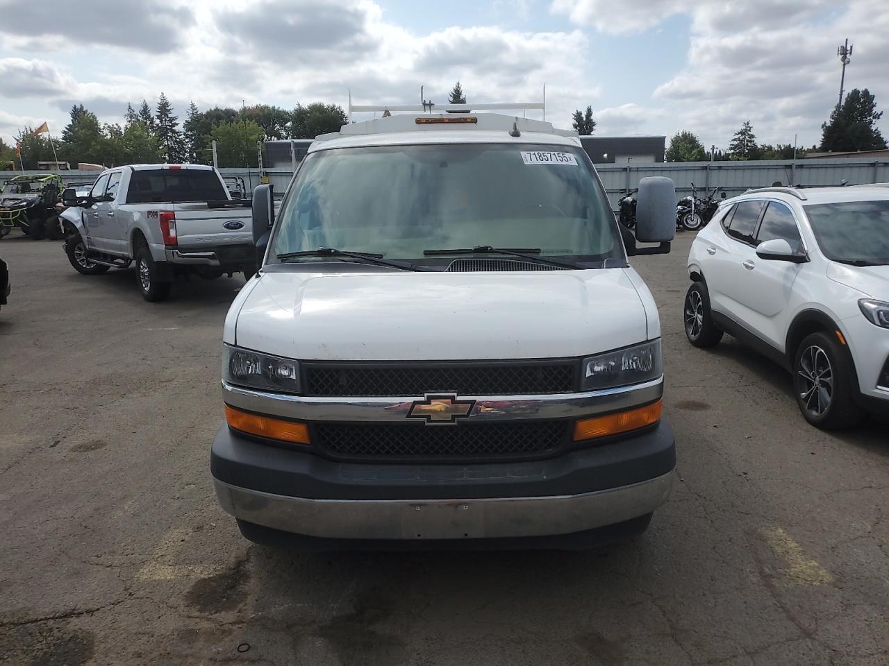 2017 Chevrolet Express - Фото 5