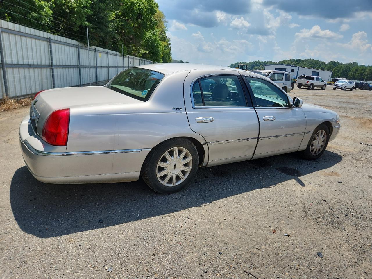 2009 Lincoln Town Car Signature Limited - Фото 3