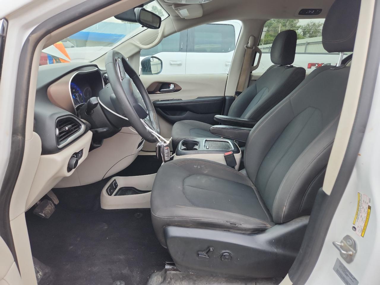 2017 Chrysler Pacifica Touring - Фото 7