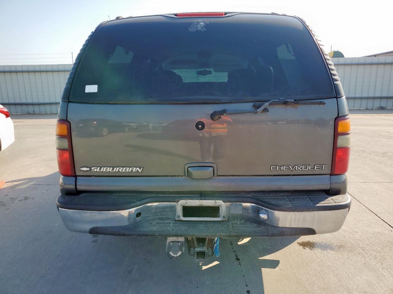 2001 Chevrolet Suburban C1500 - Image 6