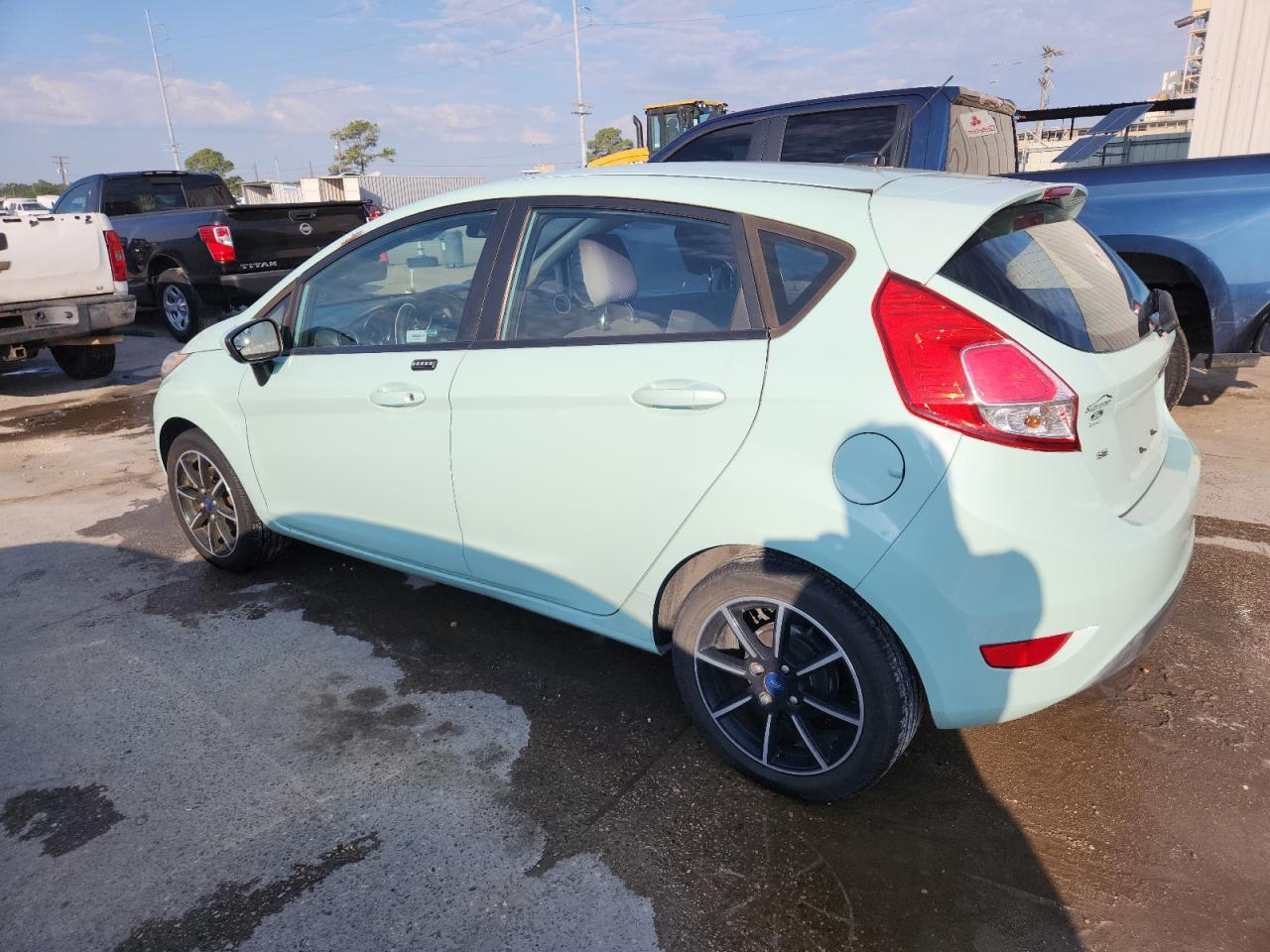2017 Ford Fiesta Se - Фото 2