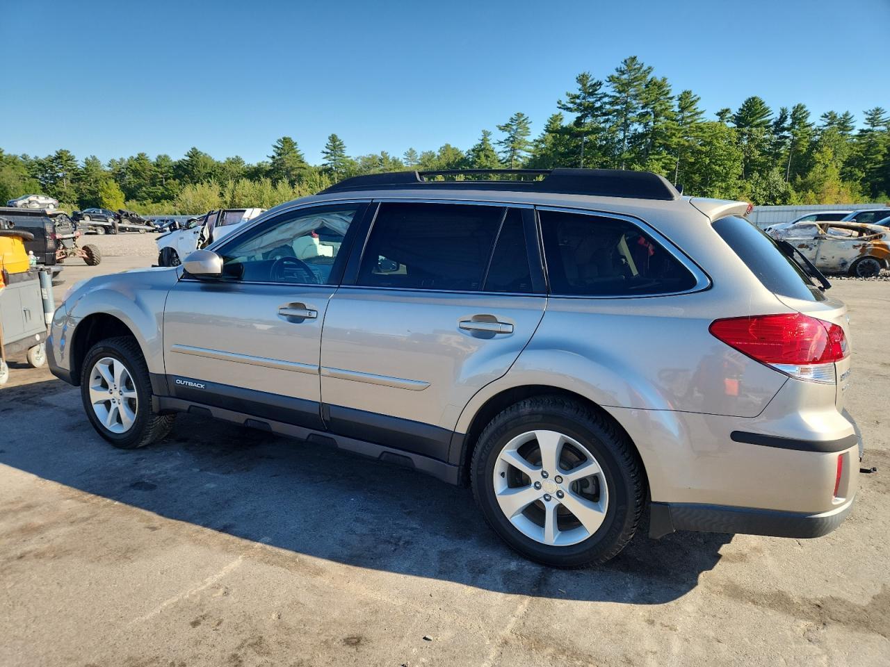 2014 Subaru Outback 3.6R Limited - Image 2