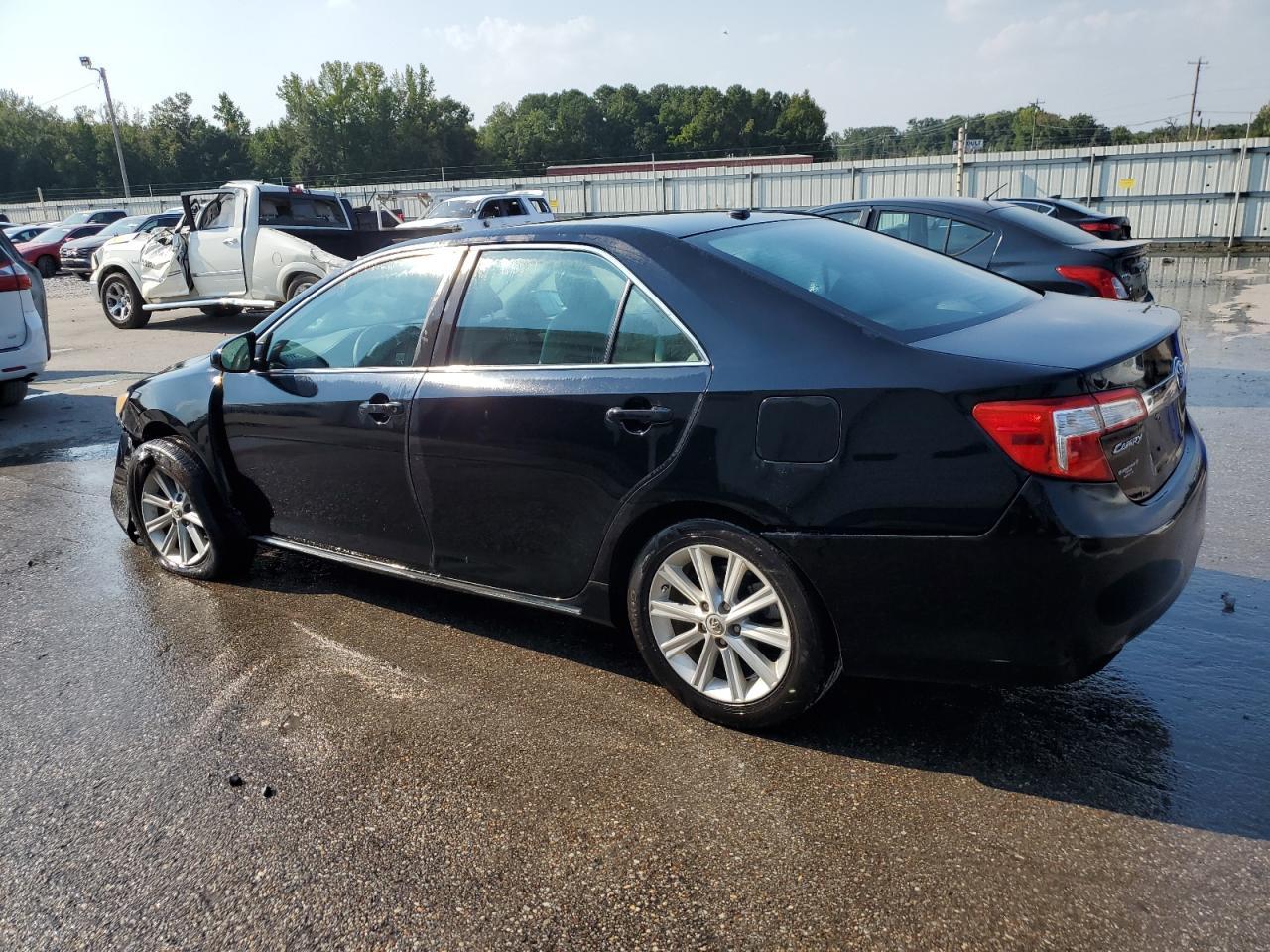 2014 Toyota Camry L - Фото 2