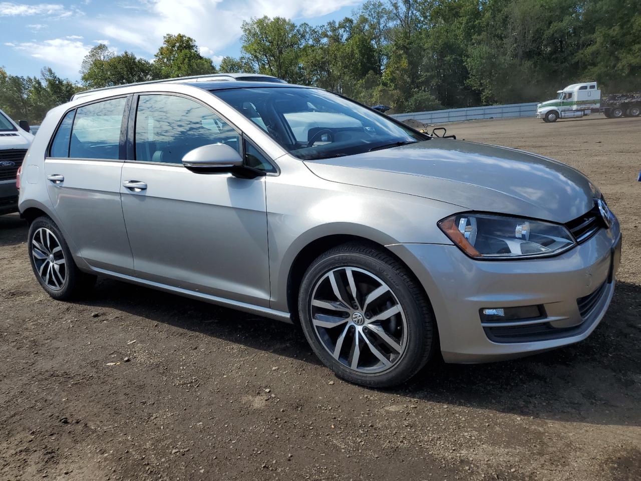 2017 Volkswagen Golf S - Image 4