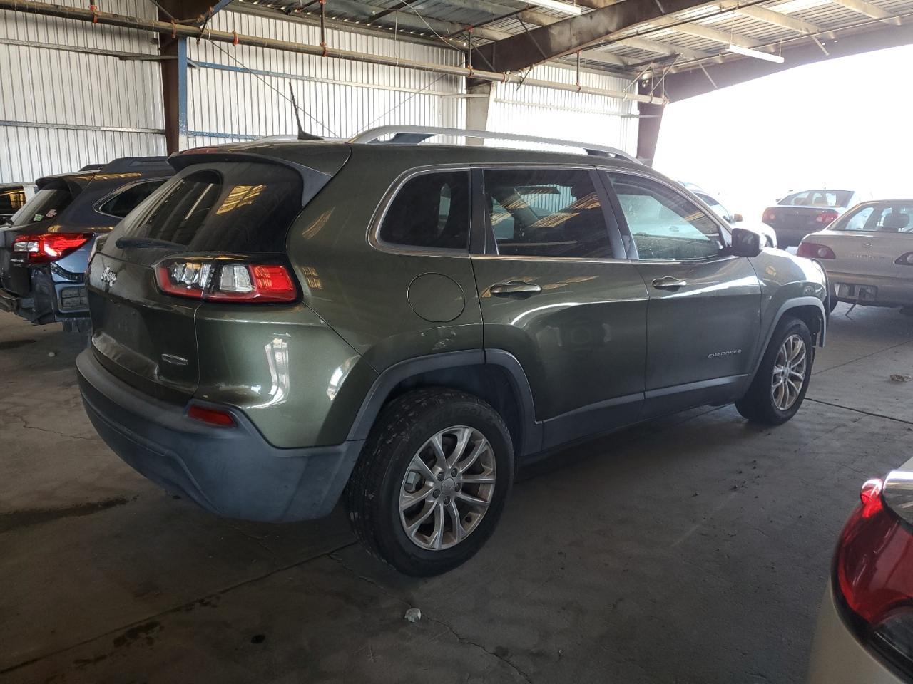 2019 Jeep Cherokee Latitude - Image 3