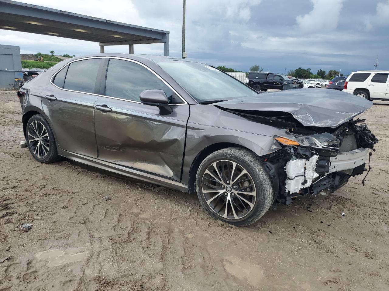 2020 Toyota Camry Se - Фото 4