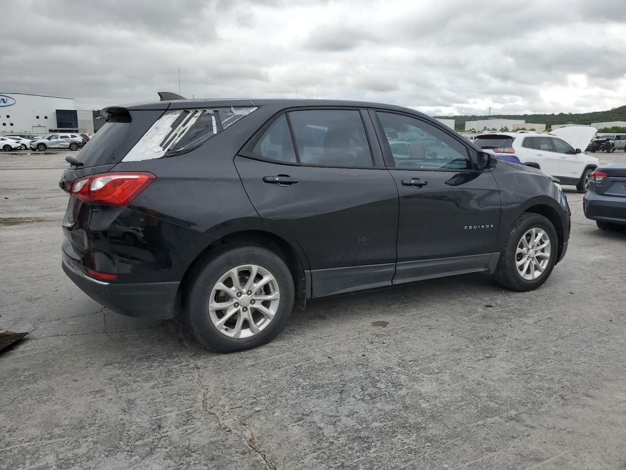 2018 Chevrolet Equinox Ls - Image 3