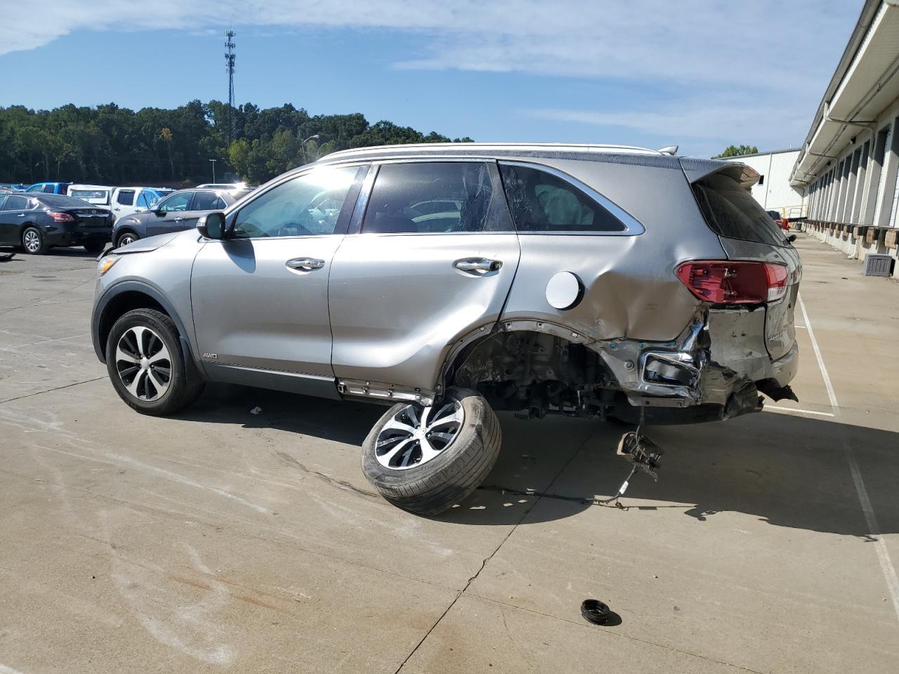 2017 Kia Sorento Ex - Image 2
