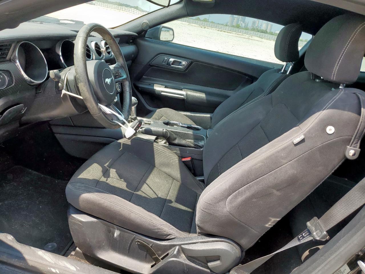 2015 Ford Mustang - Фото 7