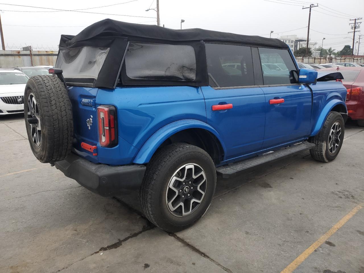 2022 Ford Bronco Base - Image 3
