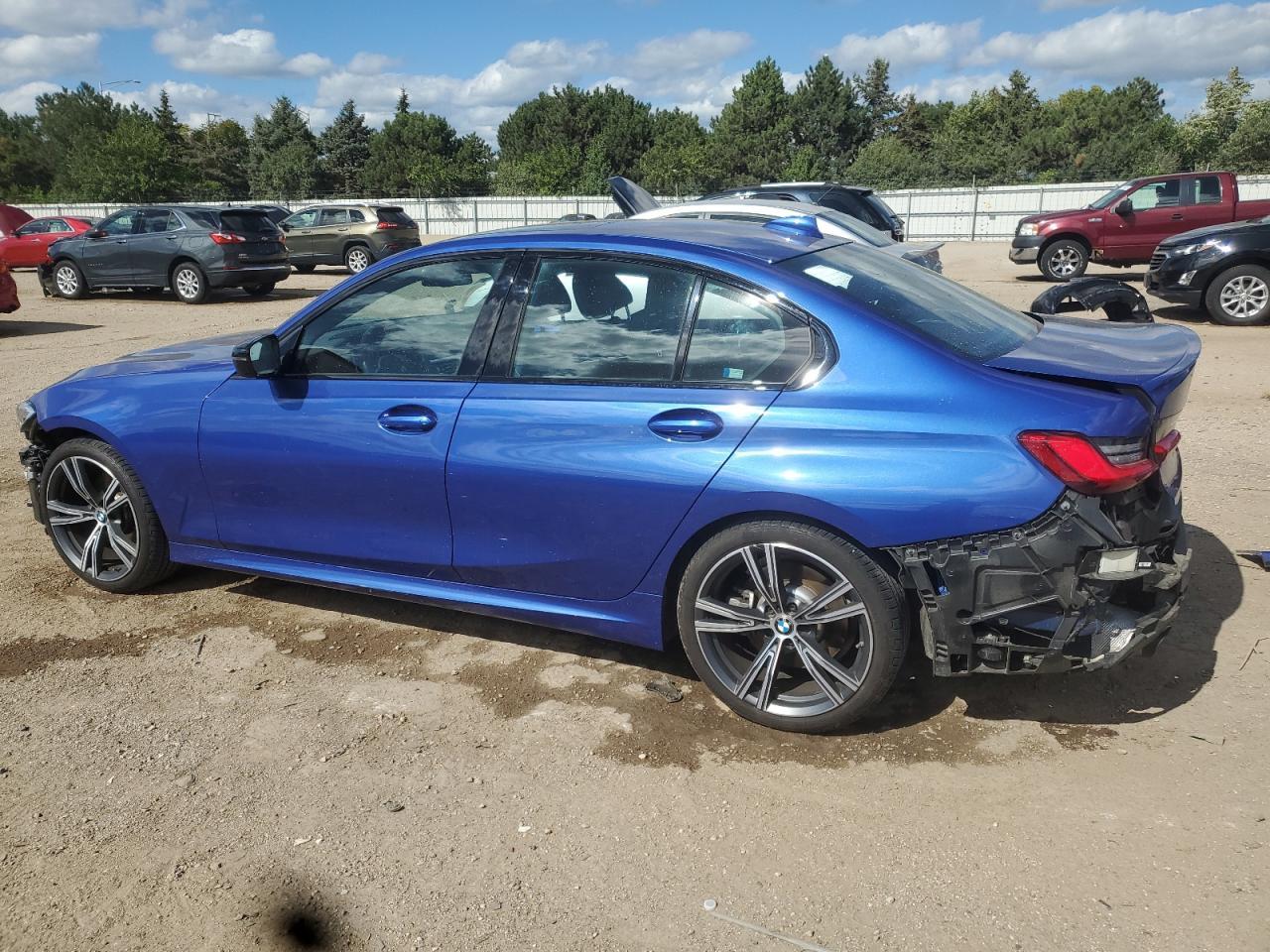 2021 BMW 330Xi - Фото 2