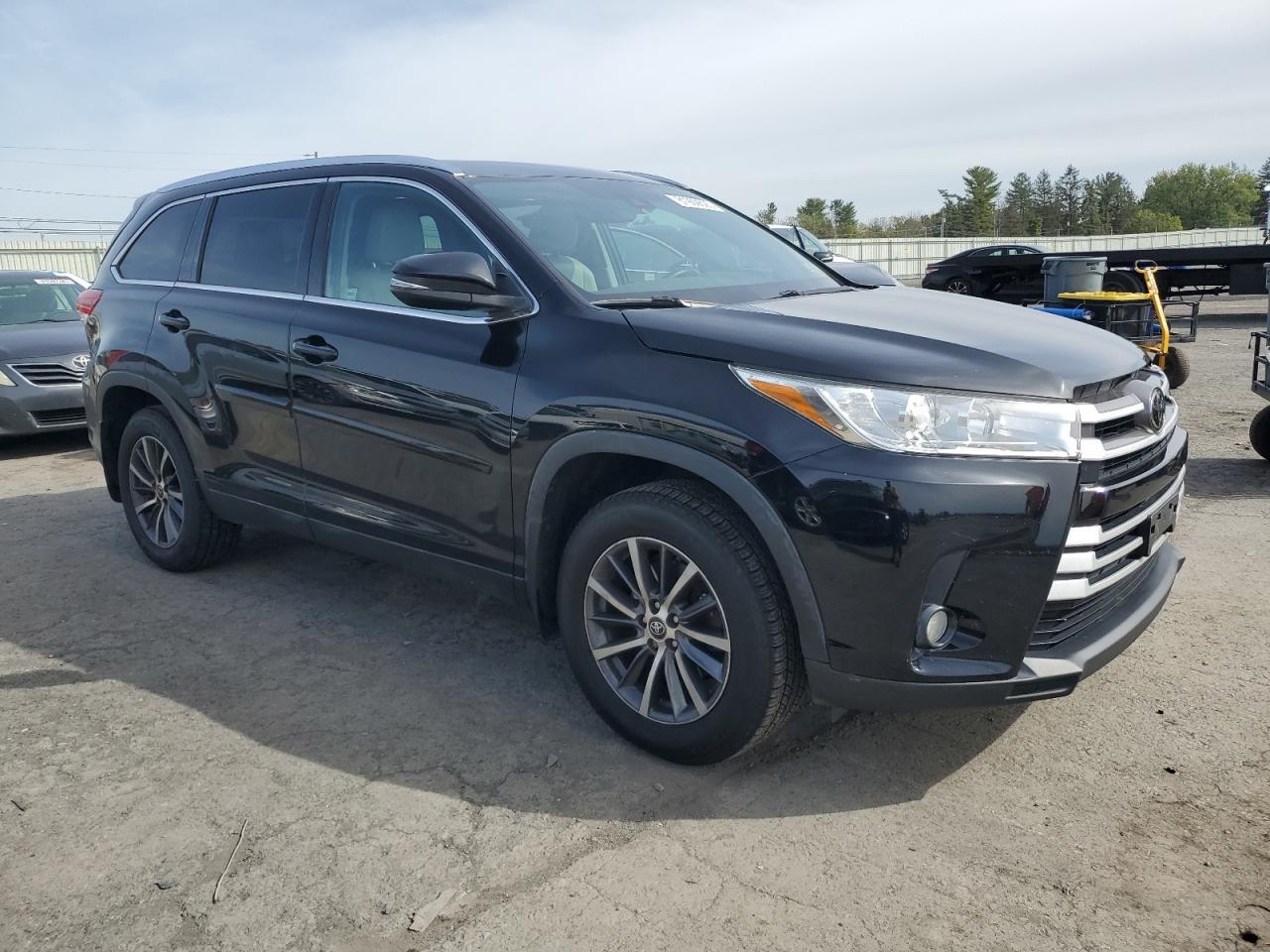 2019 Toyota Highlander Se - Фото 4