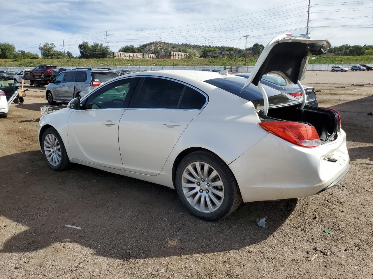 2012 Buick Regal - Image 2