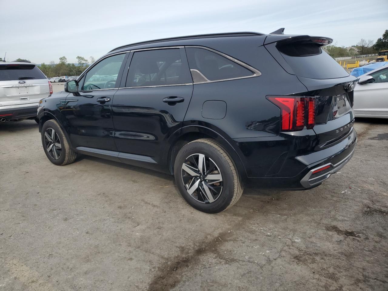 2021 Kia Sorento S - Фото 2