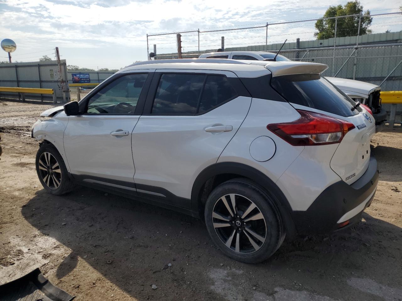 2020 Nissan Kicks Sr - Image 2