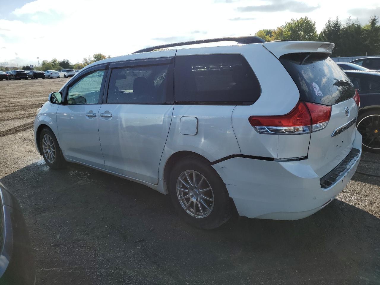 2011 Toyota Sienna Xle - Фото 2