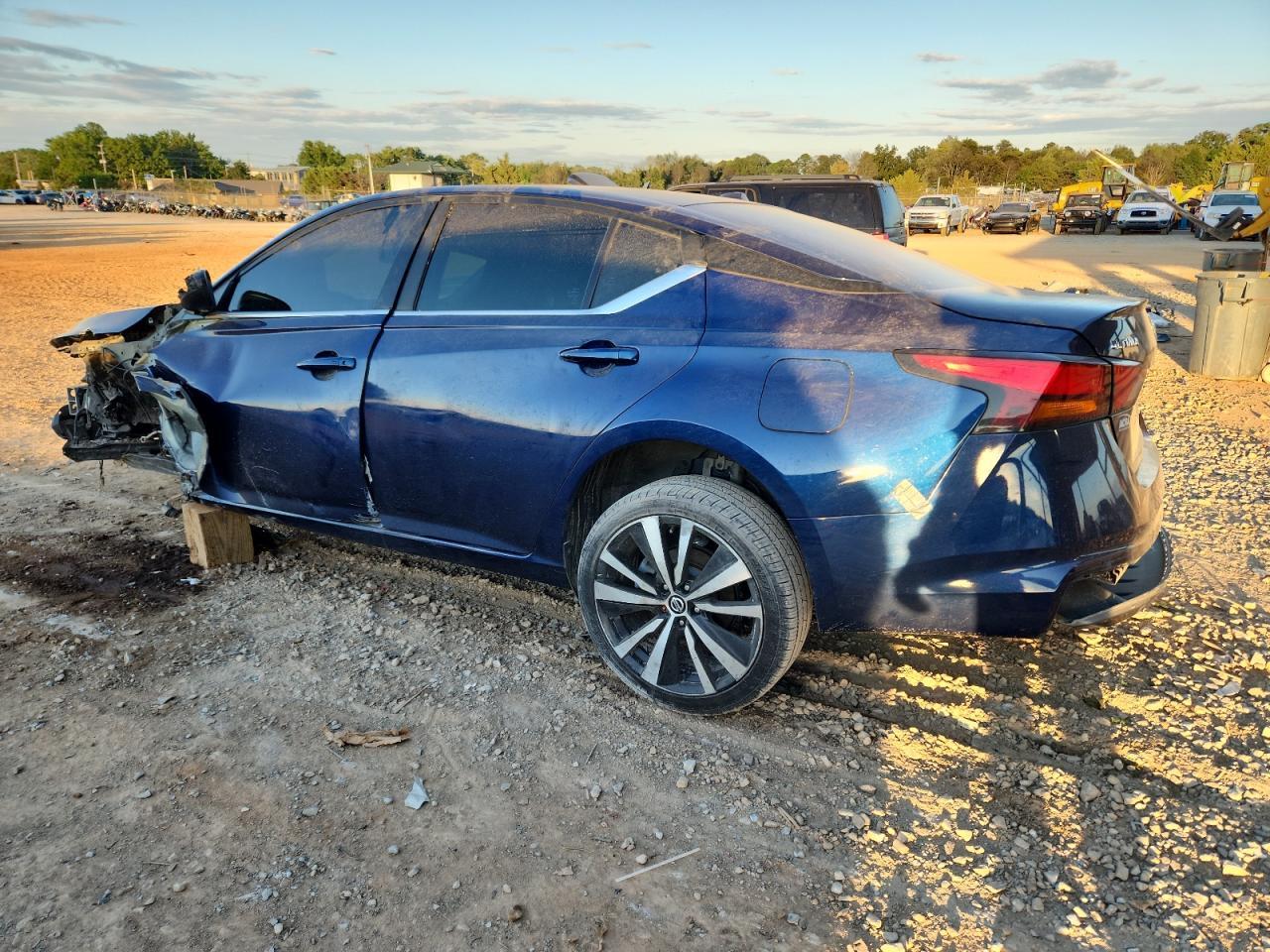 2021 Nissan Altima Sr - Фото 2