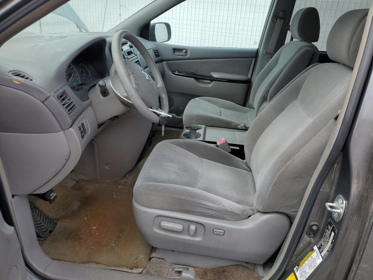 2005 Toyota Sienna Ce - Image 7