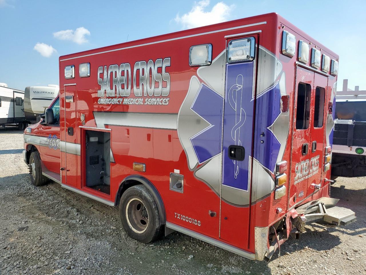 2015 Ford Econoline E350 Super Duty Cutaway Van - Фото 2
