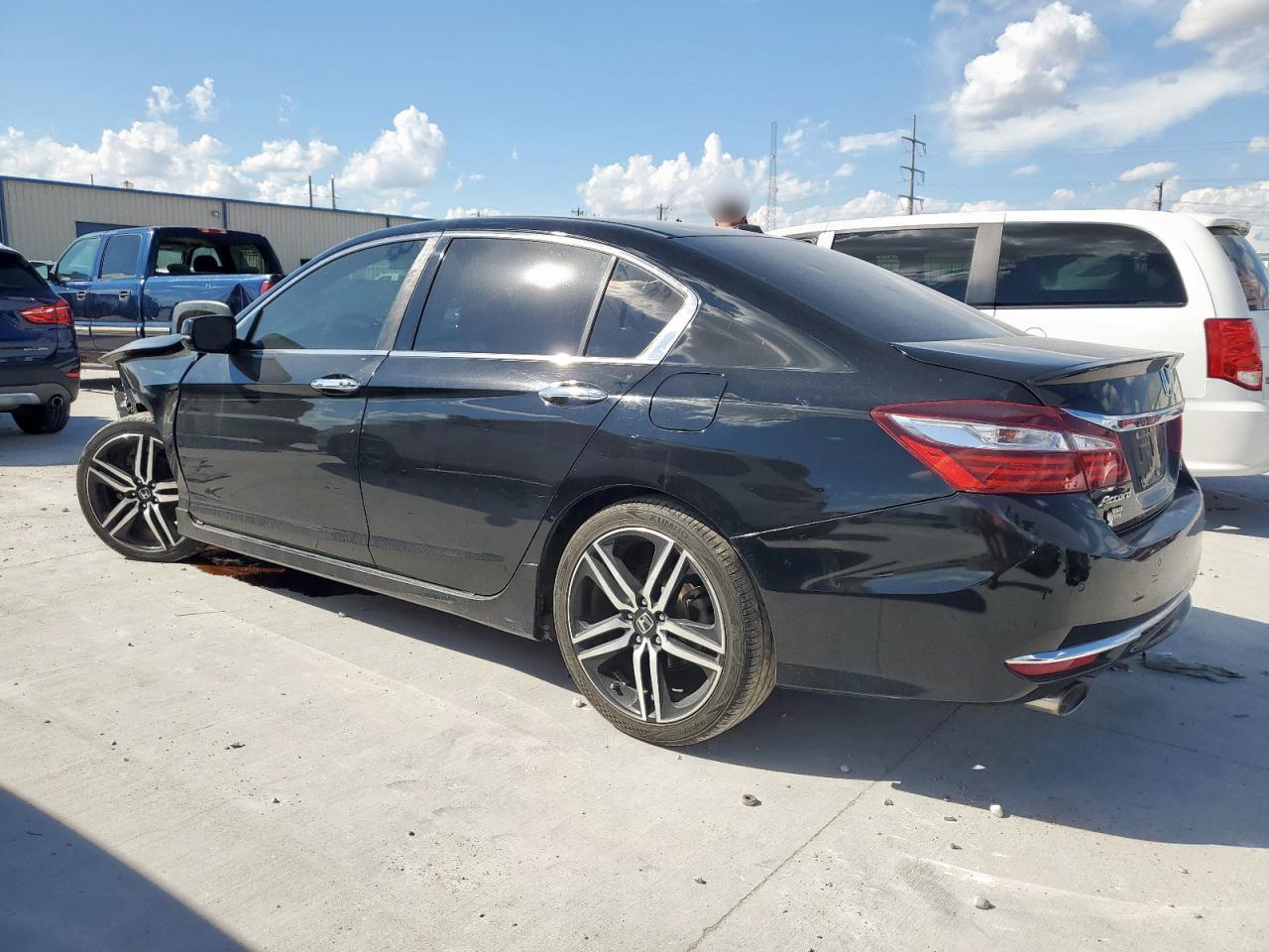 2017 Honda Accord Touring - Фото 2