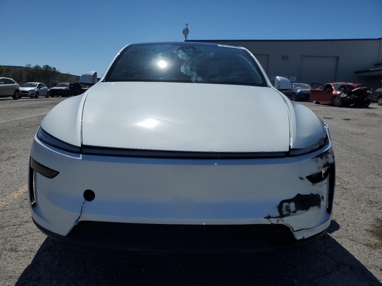 2026 Tesla Model Y - Фото 5