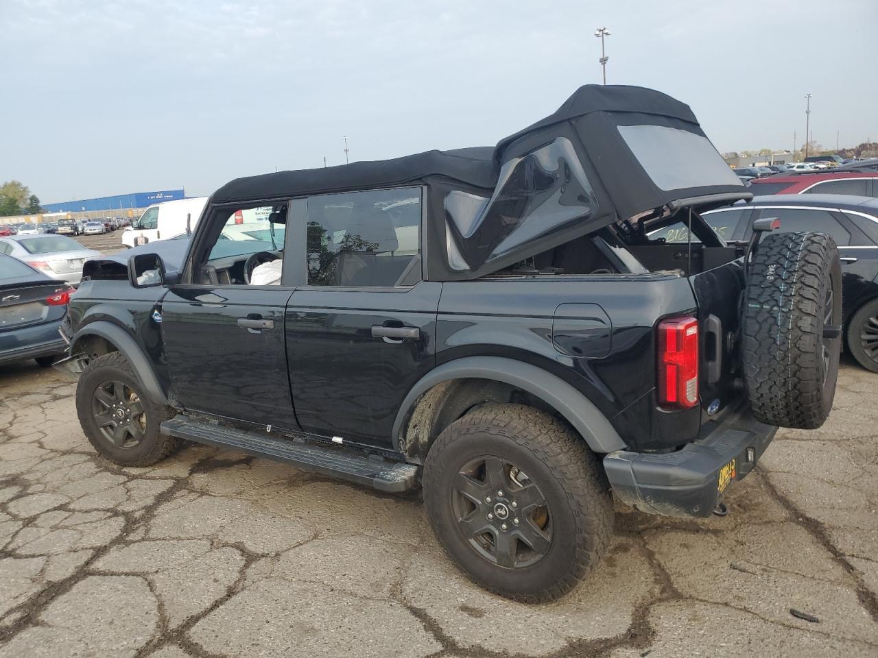 2024 Ford Bronco Black Diamond - Фото 2